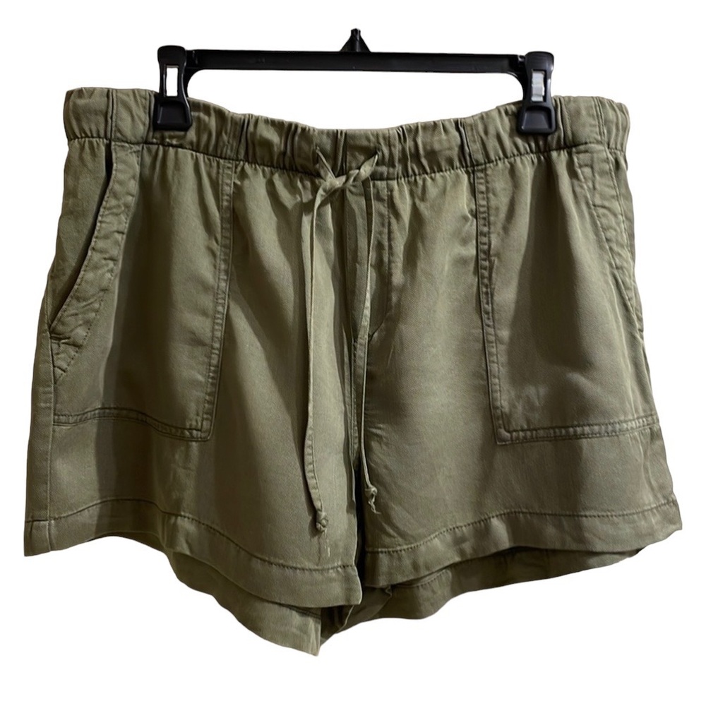 Gap green shorts 100 lyocell pre worn twice excellent condition